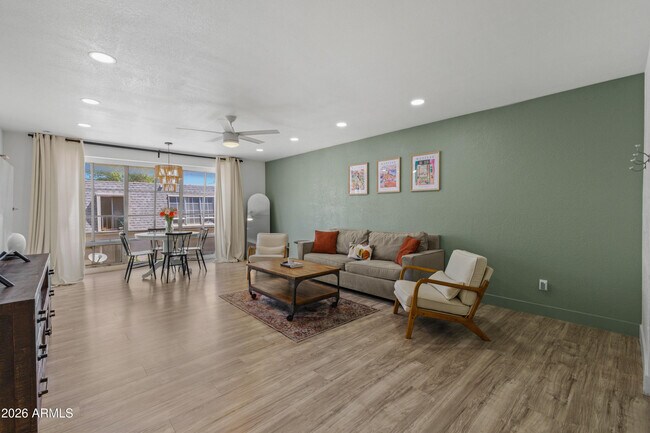 1010 E Osborn Rd Phoenix, AZ 85014 photo 3