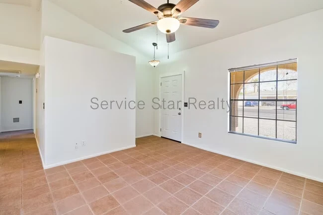 8328 N 31st Ave Phoenix, AZ 85051 photo 3