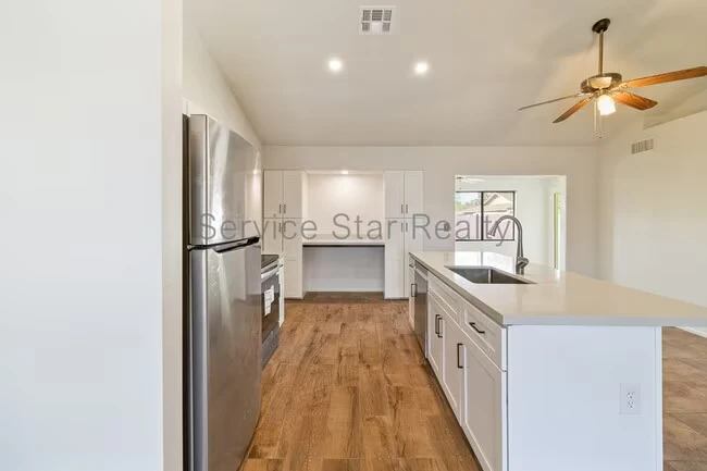 8328 N 31st Ave Phoenix, AZ 85051 photo 5