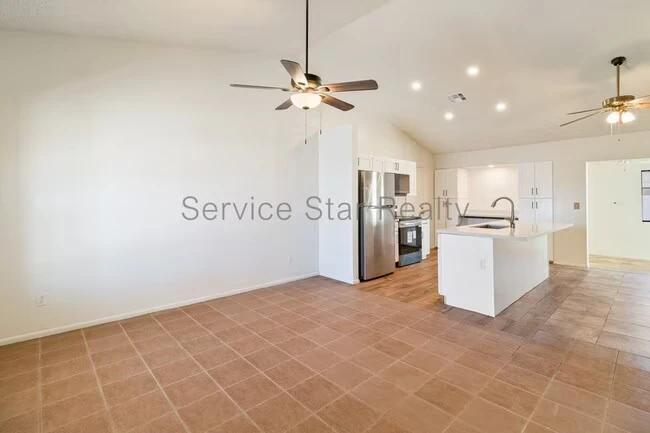8328 N 31st Ave Phoenix, AZ 85051 photo 4