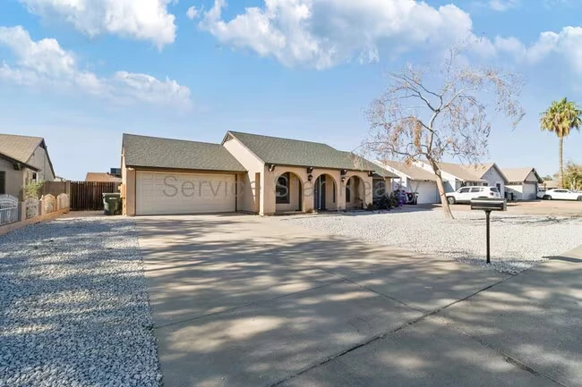 8328 N 31st Ave Phoenix, AZ 85051 photo 2
