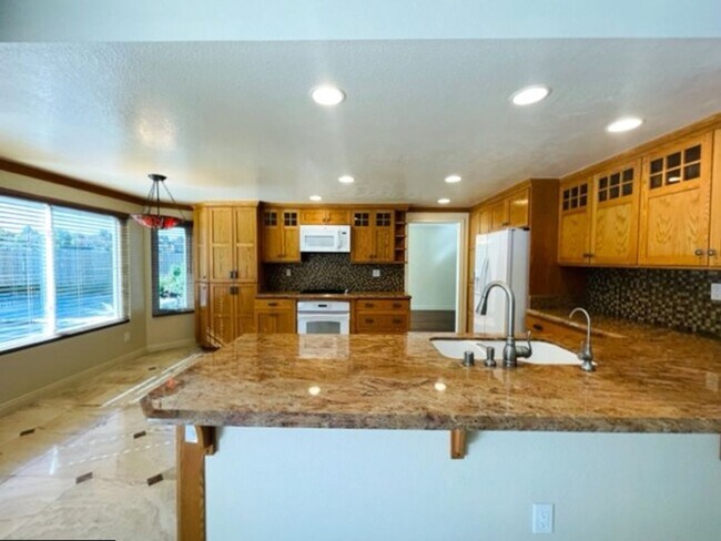 526 Trailridge Dr Bonita, CA 91902 photo 3