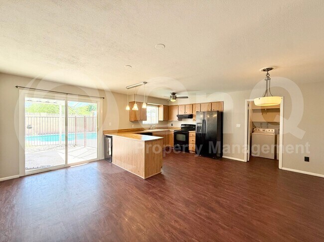 407 E Harvard Dr Tempe, AZ 85283 photo 3