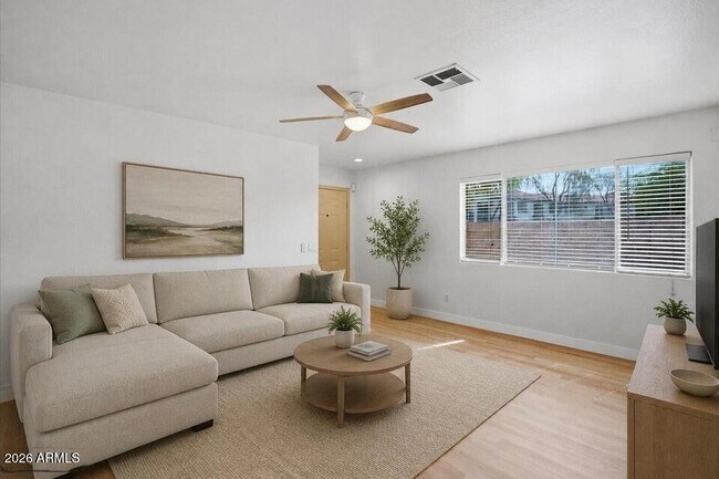 2901 W Irma Ln Phoenix, AZ 85027 photo 2