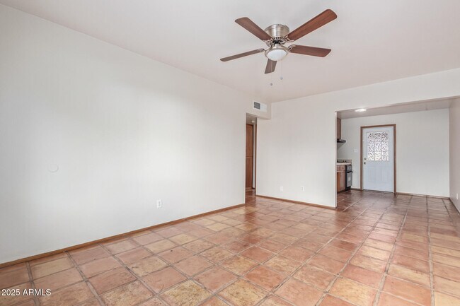 7153 N 57th Dr Glendale, AZ 85301 photo 5