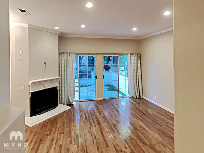 5117 Renaissance Ave San Diego, CA 92122 photo 2
