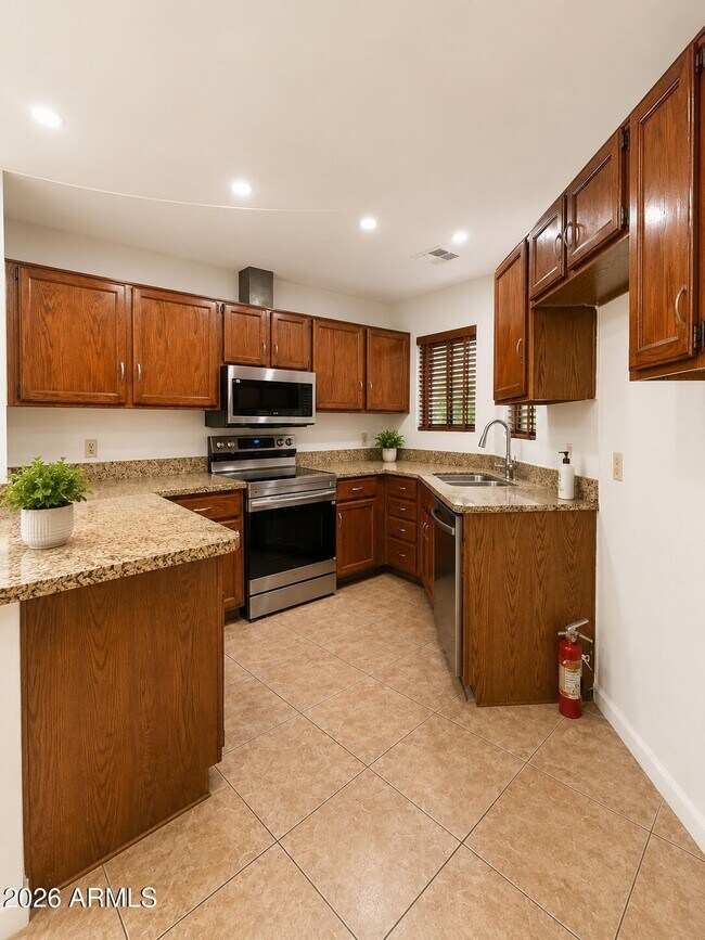 11140 N 82nd Ln photo 5