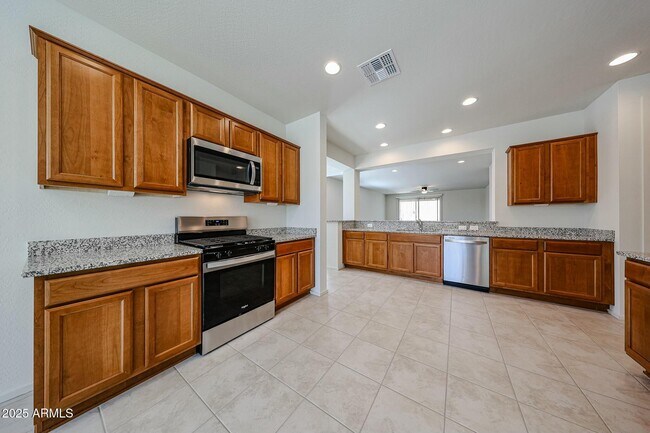 7126 W Bent Tree Dr Peoria, AZ 85383 photo 2