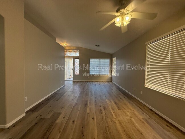 1516 E Bowker St Phoenix, AZ 85040 photo 4