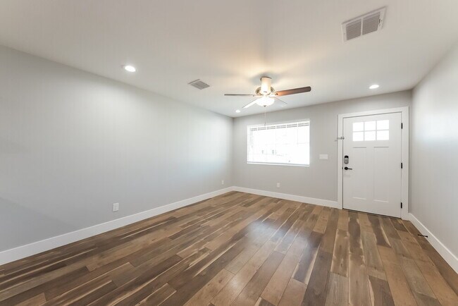 4653 S 38th Dr Phoenix, AZ 85041 photo 3