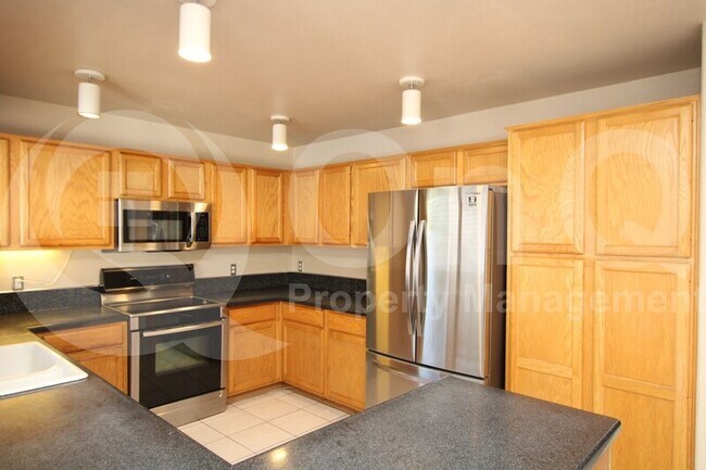 4743 E Lavender Ln Phoenix, AZ 85044 photo 2