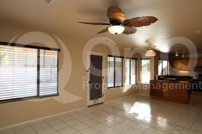 4743 E Lavender Ln Phoenix, AZ 85044 photo 3