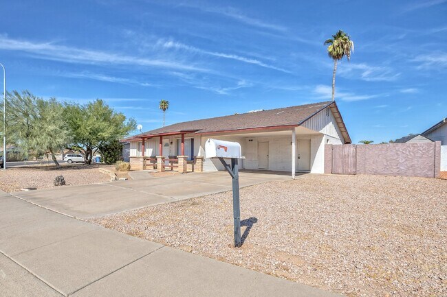 2104 E Cornell Dr Tempe, AZ 85283 photo 2