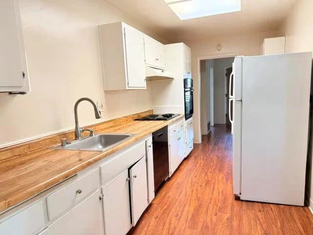 1746 Dewey St San Mateo, CA 94403 photo 2