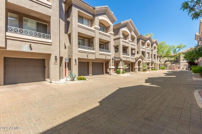4455 E Paradise Vlg Pkwy S Phoenix, AZ 85032 photo 3