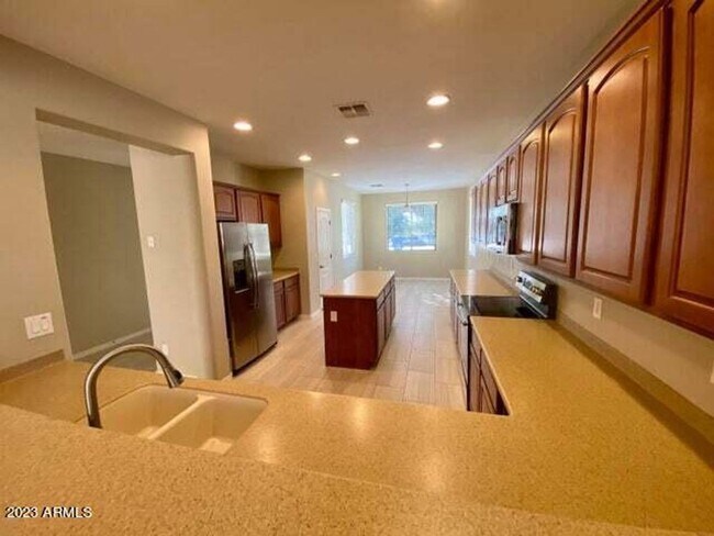 654 W Desert Mountain Dr Queen Creek, AZ 85143 photo 4