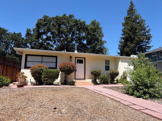 1454 Bel Air Dr photo 2
