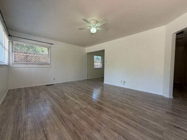 1454 Bel Air Dr photo 4