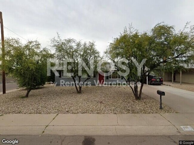 1002 E Griswold Rd photo 2