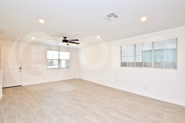 1078 E Sabino Dr Chandler, AZ 85286 photo 3