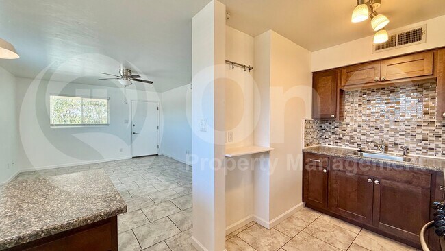 2620 E Turney Ave Phoenix, AZ 85016 photo 2