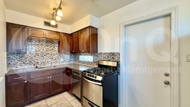 2620 E Turney Ave Phoenix, AZ 85016 photo 4