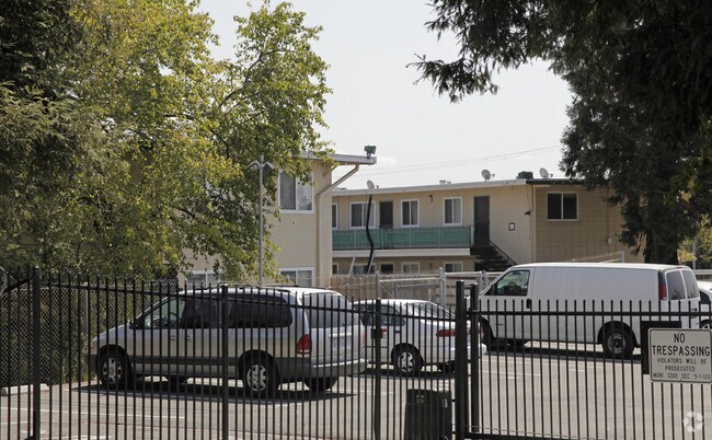 Pacifica Apartments photo 2