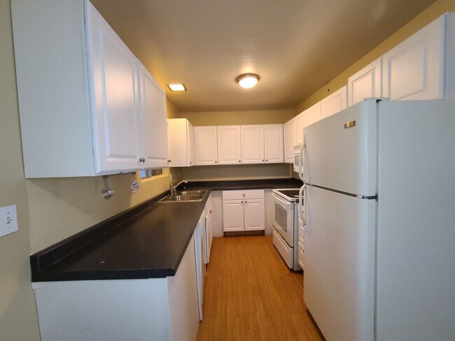7883 Camino Tranquilo San Diego, CA 92037 photo 3