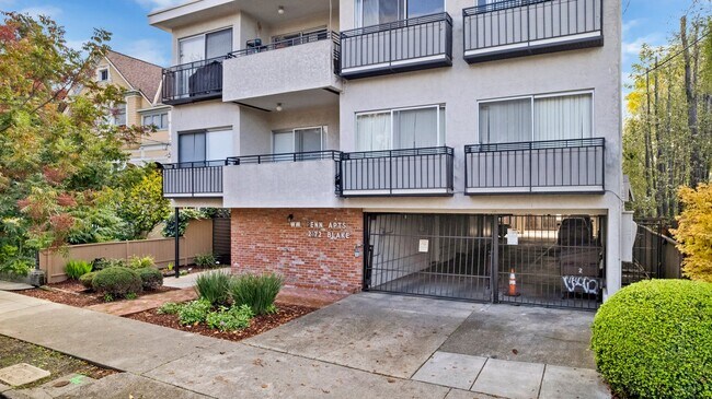 2172 Blake St Berkeley, CA 94704 photo 3