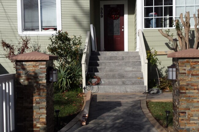 357 Hawthorne Ave photo 2