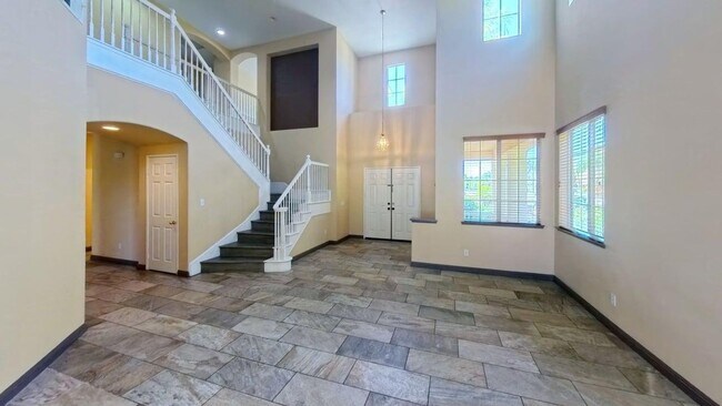 37978 Spur Dr Murrieta, CA 92563 photo 2