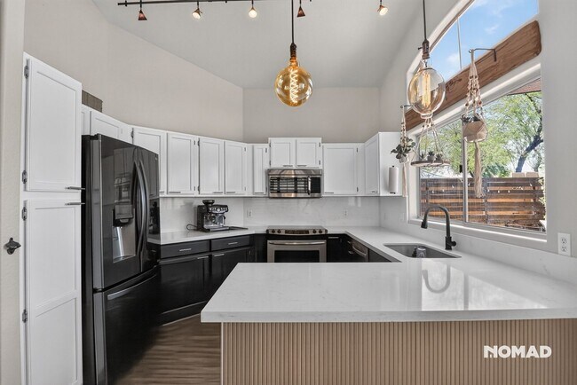 4722 E St John Rd Phoenix, AZ 85032 photo 2