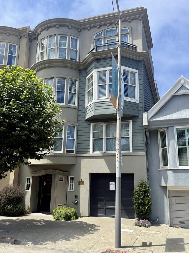 Charming 2 BR | 2.5 BA in Presidio Heights photo 2