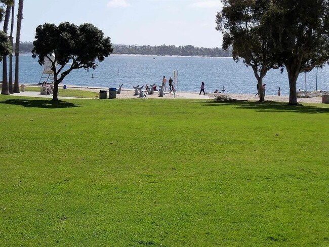 1250-1254 Parker Pl San Diego, CA 92109 photo 3