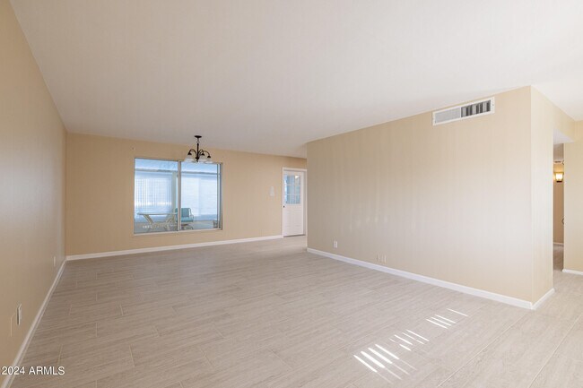 12208 N Pebble Beach Dr Sun City, AZ 85351 photo 3