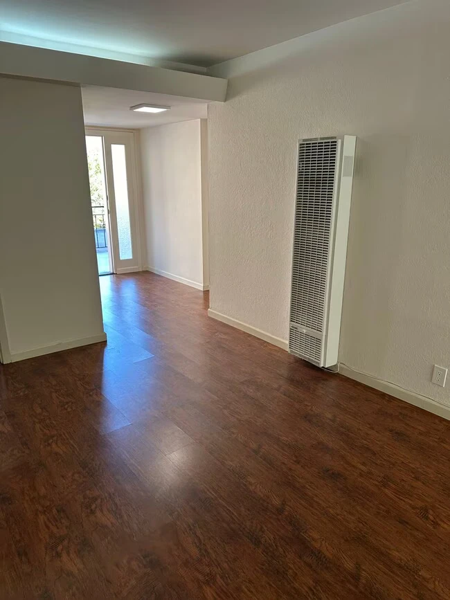 1405 Oak Grove Ave Burlingame, CA 94010 photo 5
