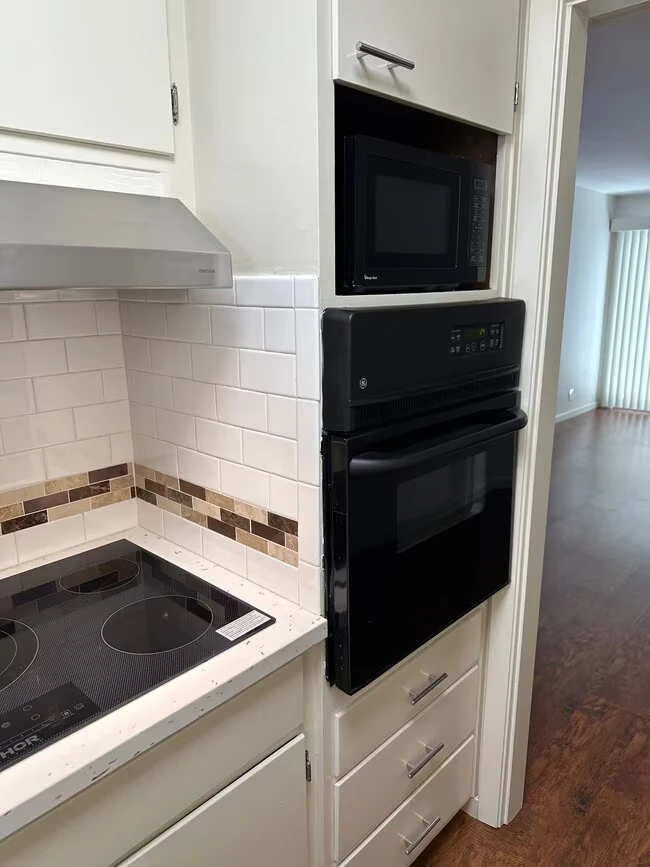1405 Oak Grove Ave Burlingame, CA 94010 photo 4