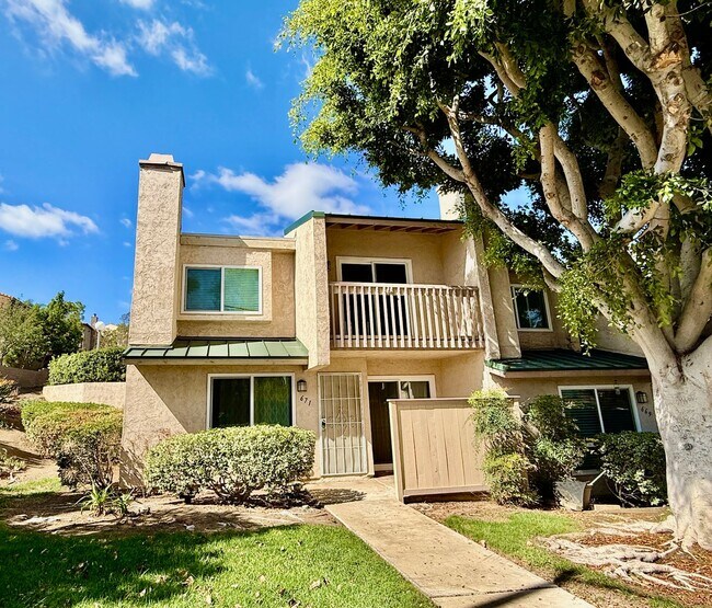 671 Copper Dr Vista, CA 92083