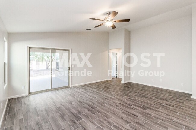 803 W Jardin Dr Casa Grande, AZ 85122 photo 2