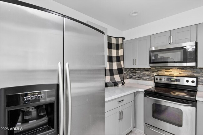 2925 N 38th St Phoenix, AZ 85018 photo 4
