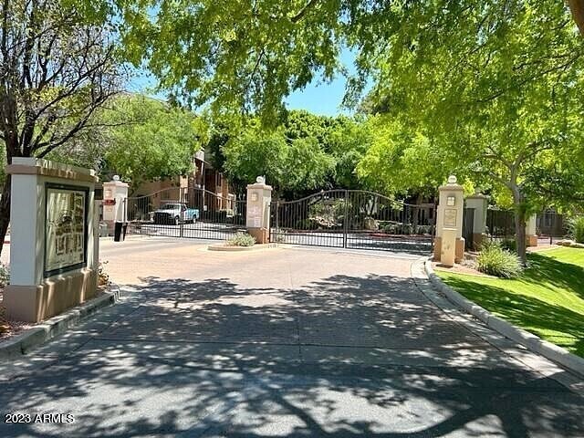 2989 N 44th St Phoenix, AZ 85018 photo 2