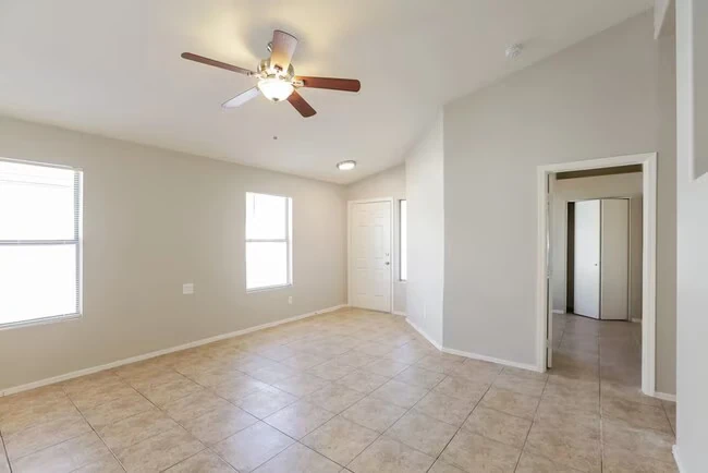 6308 W Nez Perce St Phoenix, AZ 85043 photo 3
