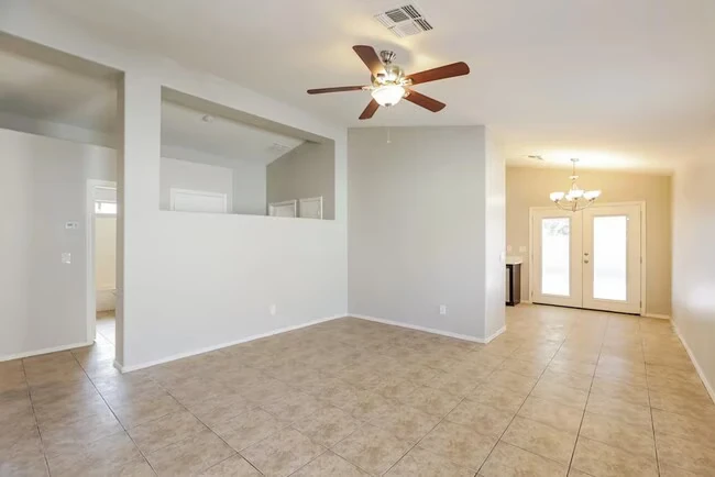 6308 W Nez Perce St Phoenix, AZ 85043 photo 2