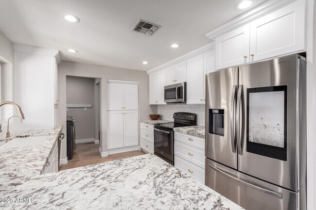3503 E Campo Bello Dr Phoenix, AZ 85032 photo 3