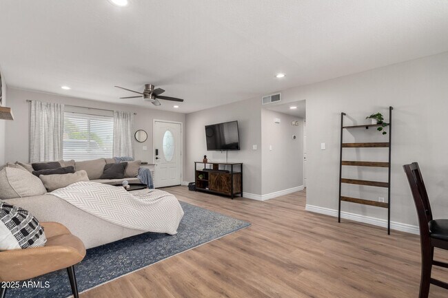 3503 E Campo Bello Dr Phoenix, AZ 85032 photo 5