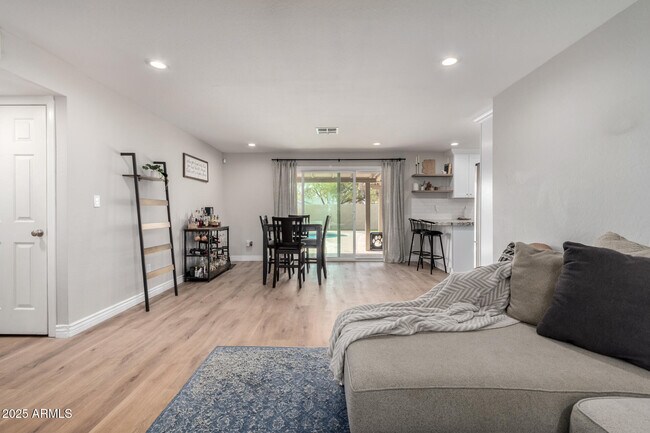 3503 E Campo Bello Dr Phoenix, AZ 85032 photo 4