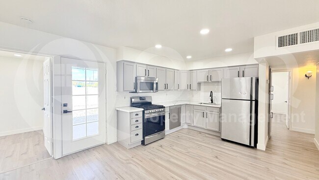 726 E Vista Del Cerro Dr Tempe, AZ 85281 photo 4