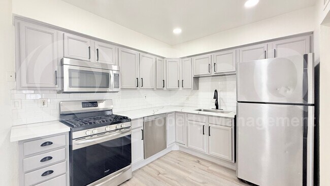 726 E Vista Del Cerro Dr Tempe, AZ 85281 photo 3