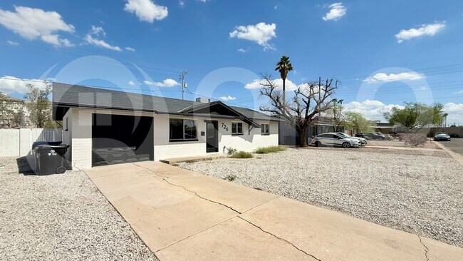 726 E Vista Del Cerro Dr Tempe, AZ 85281 photo 2