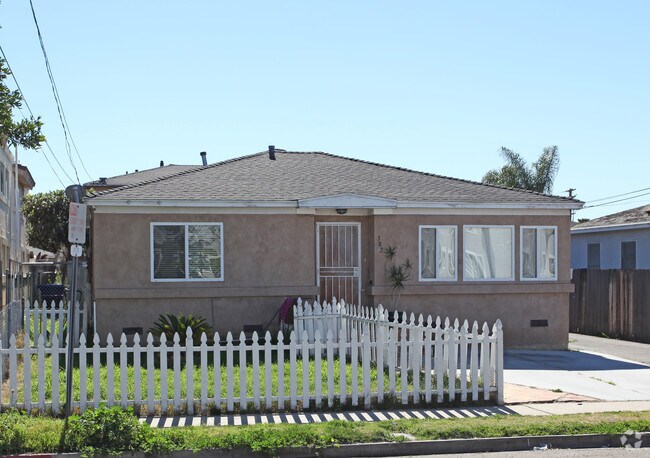 382 Vance St Chula Vista, CA 91910 photo 2